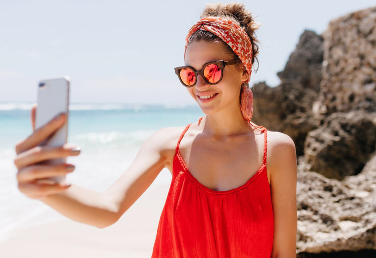 How can reverse image search be useful on vacation?