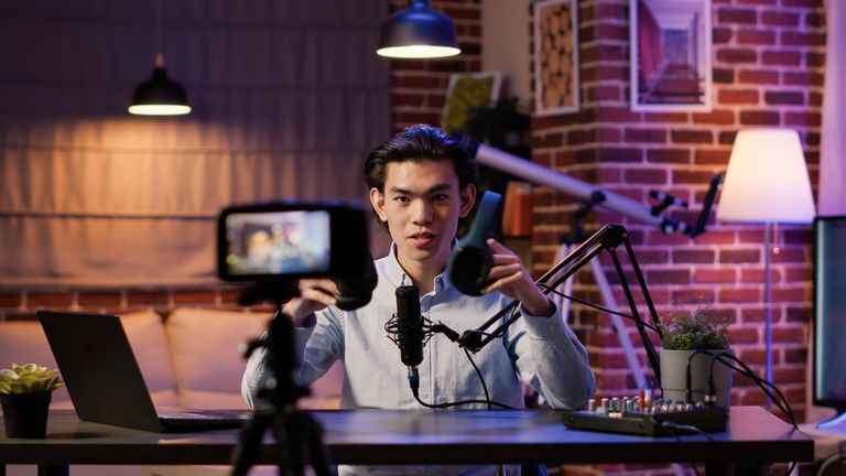 YouTubeクリエイターの著作権保護：盗用されたサムネイルやプロフィール写真を見つける方法