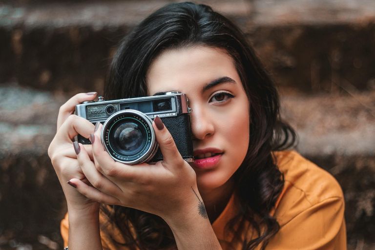 Confirm the Real Person Behind a Photo with Online Face Search