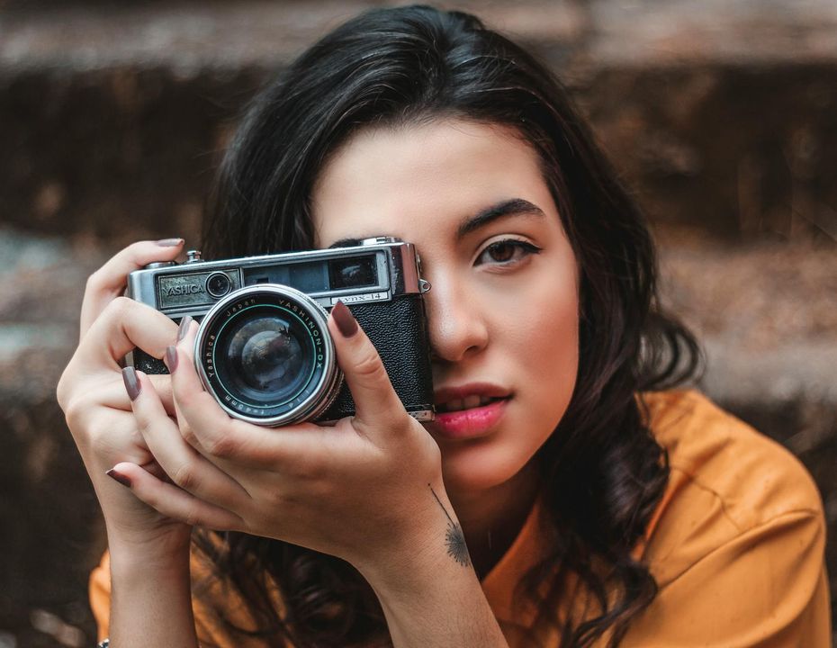 Confirm the Real Person Behind a Photo with Online Face Search