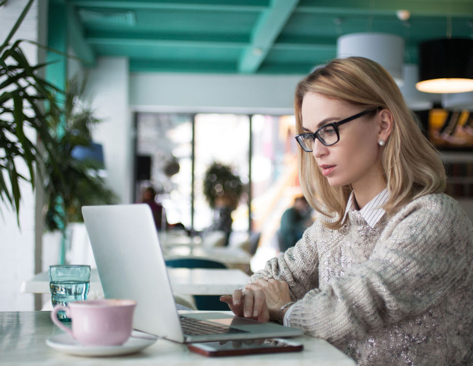 Apa itu Pencarian Gambar Terbalik? Panduan Lengkap (cara kerjanya + alat terbaik)